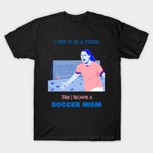 Soccer mom - striker T-Shirt